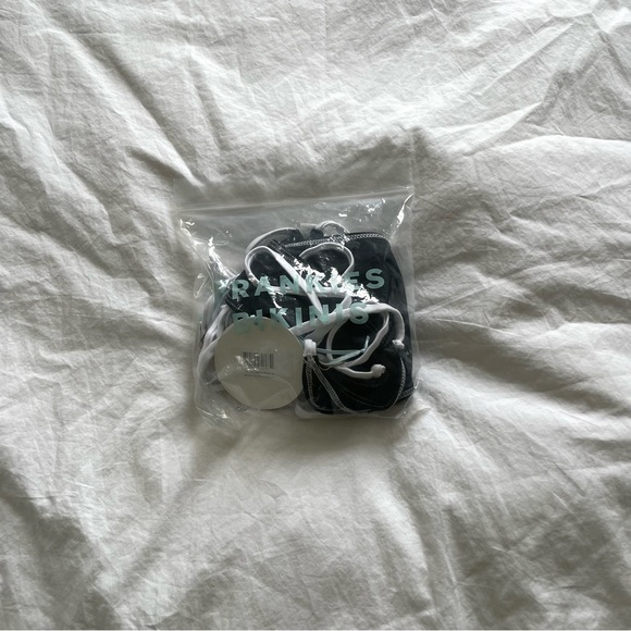 BNWT Frankie’s Bikinis x Gigi Hadid collab bikini set - Picture 5 of 5